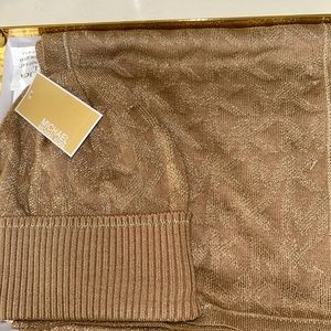 Michael kors scarf and hat set beige and gold